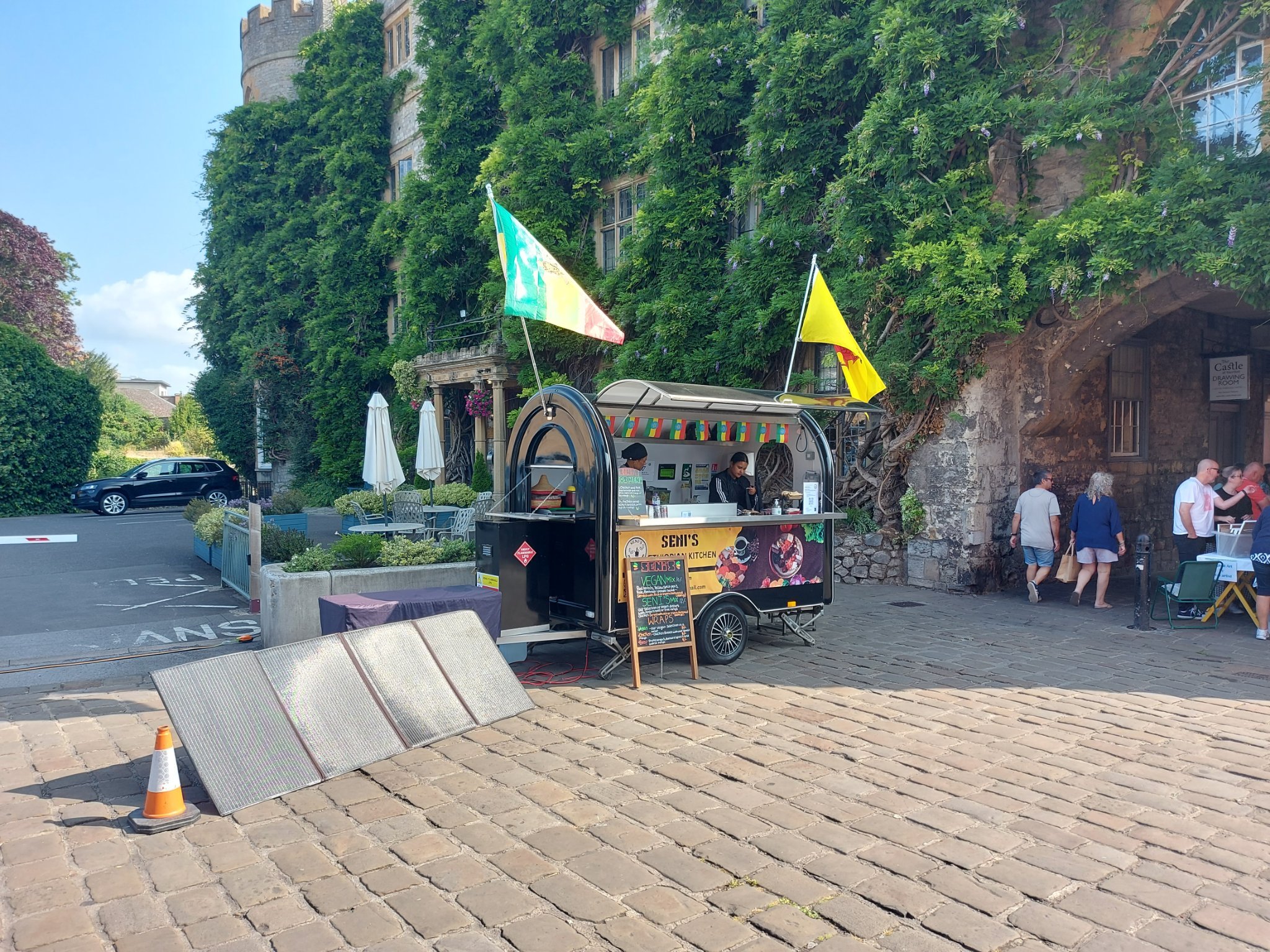 Immaculate battery powered catering unit