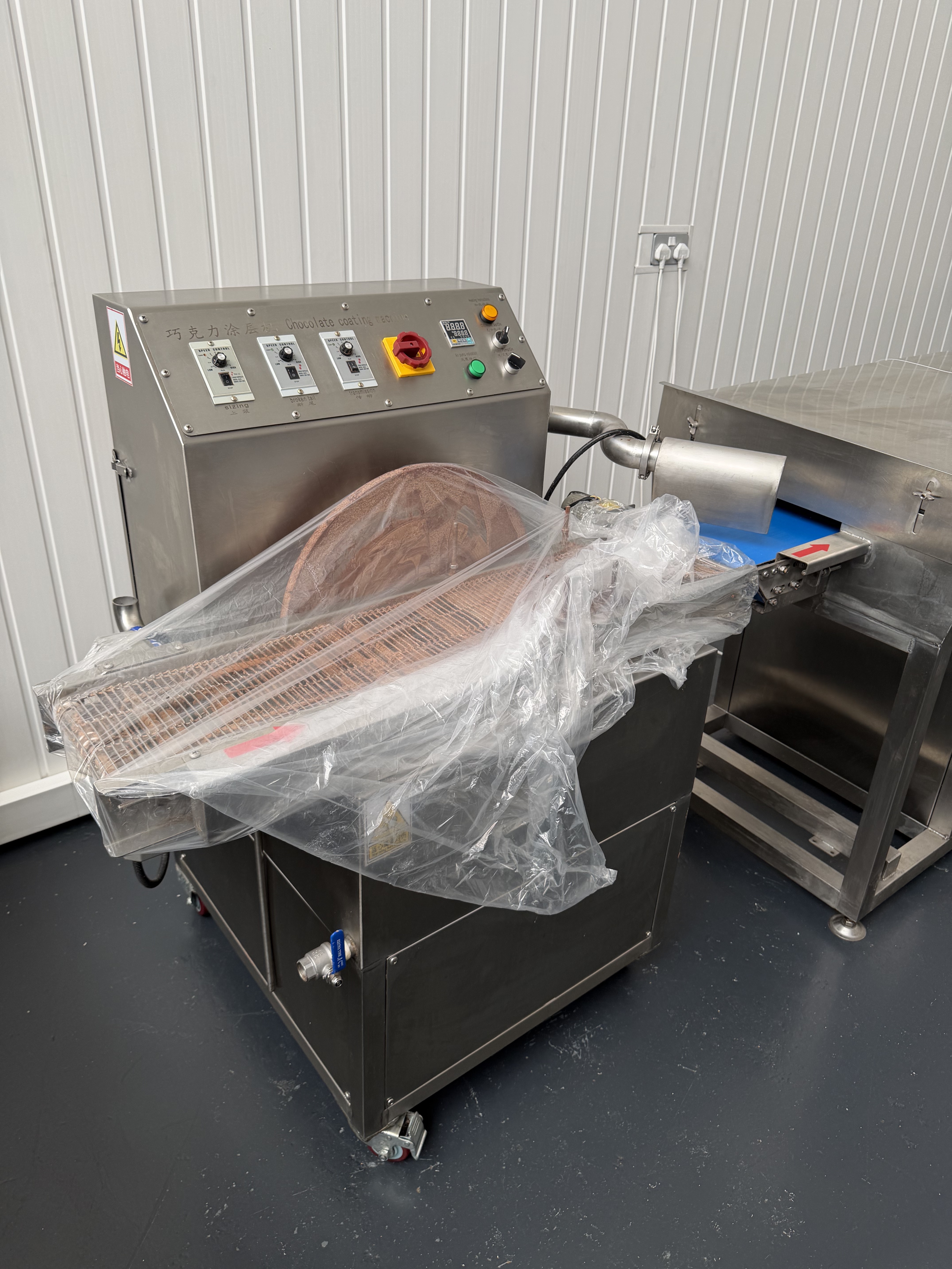 30kg Chocolate enrober + 2.7m cooling tunnel